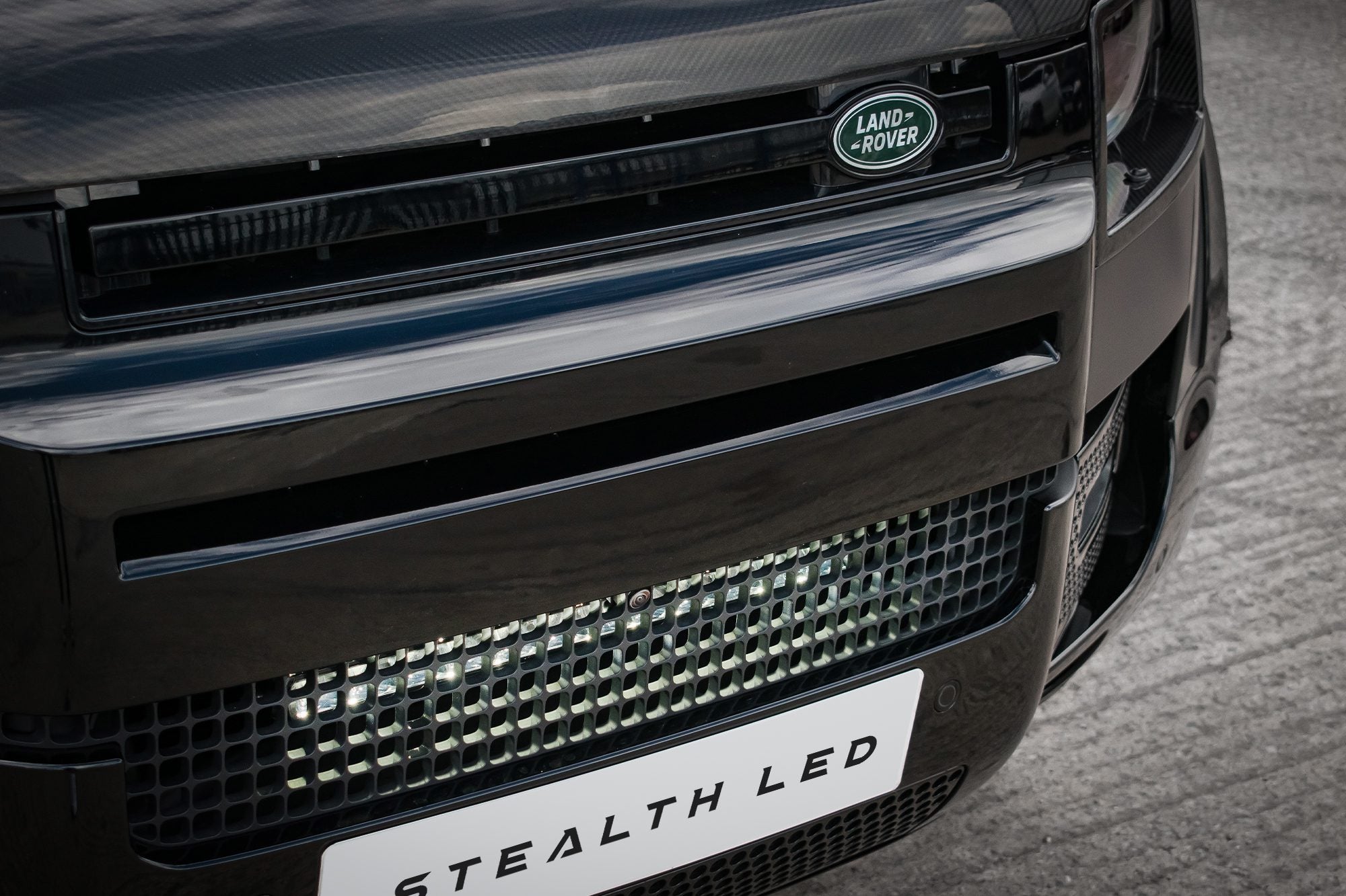 Land Rover Defender L663 2020+ Spyder Stealth 20-inch Luminous LED Integration Grille Kit