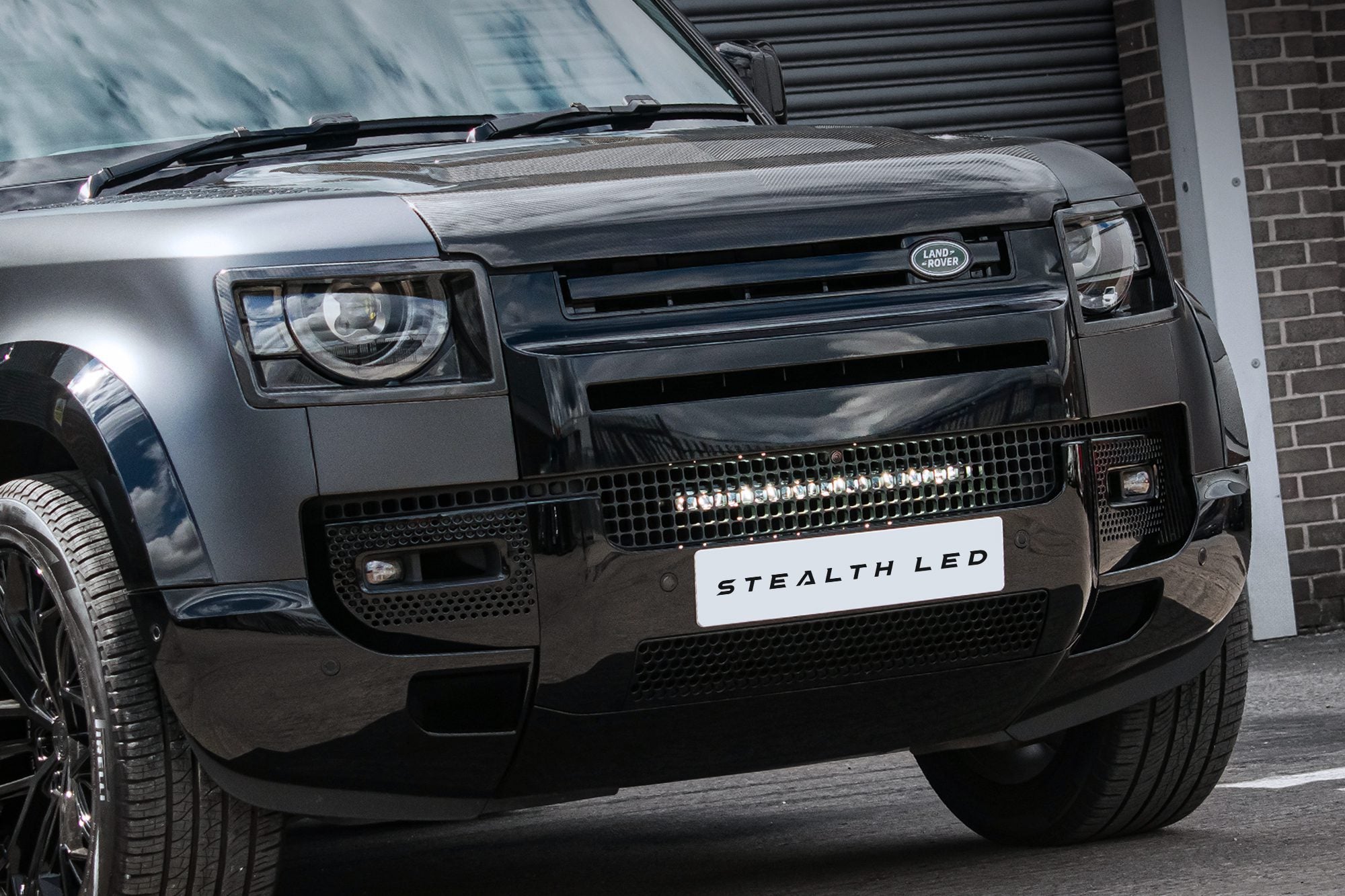 Land Rover Defender L663 2020+ Spyder Stealth 20-inch Luminous LED Integration Grille Kit